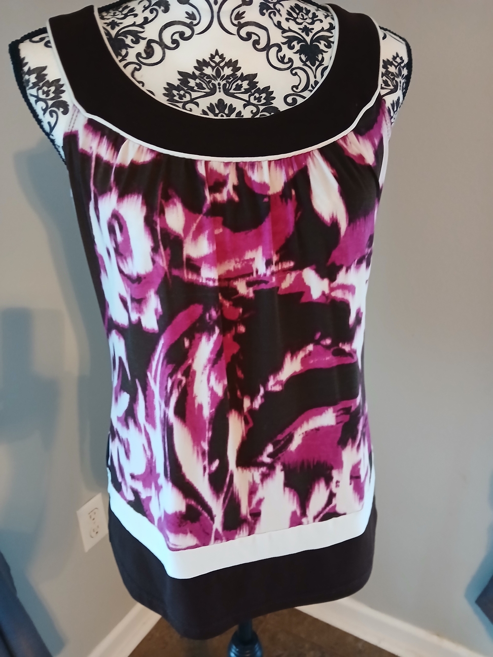 AGB  Purple And Pink Sleeveless Printed Scoop-Neck Top